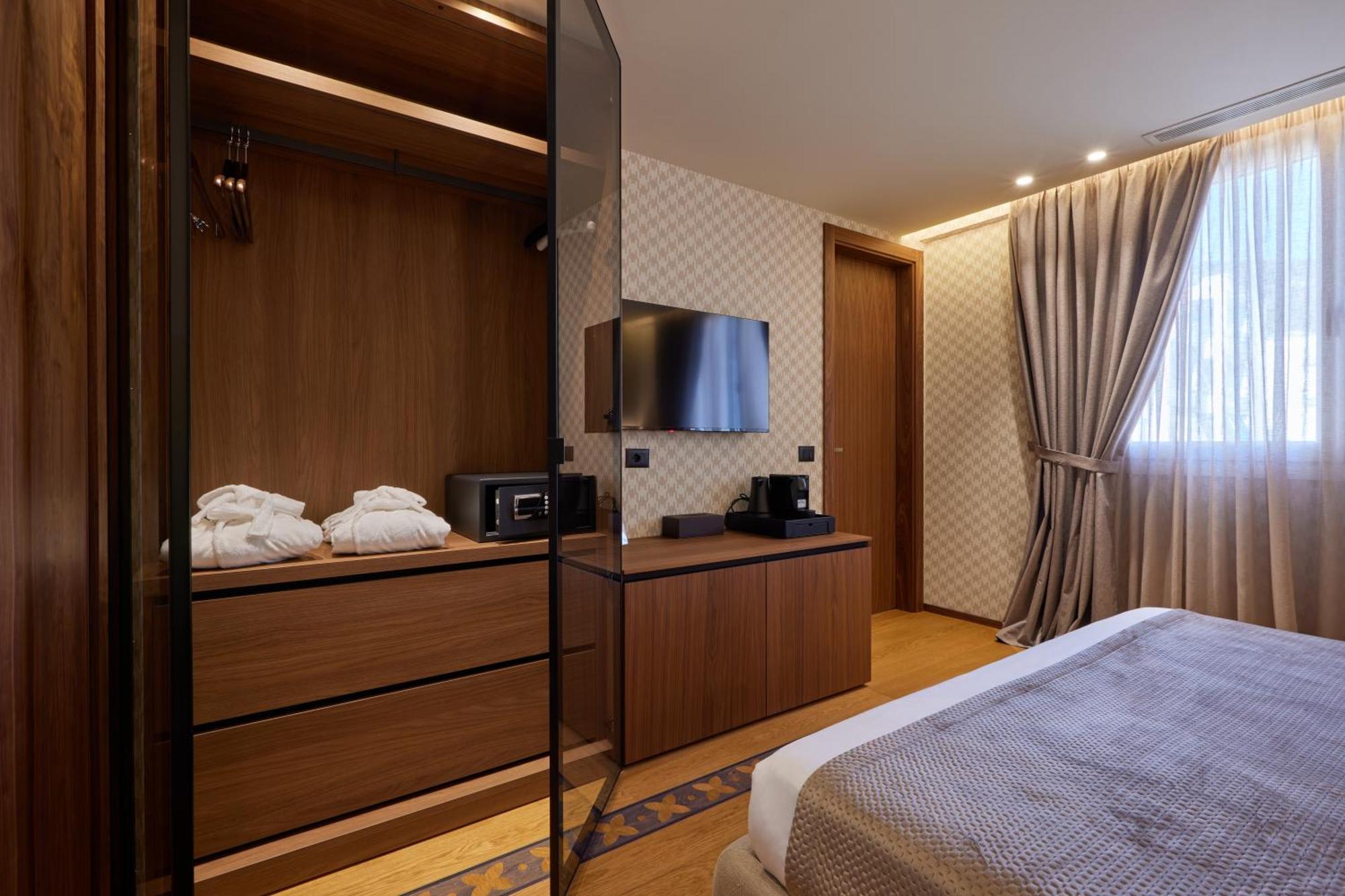 Valis Luxury Hotel Vlore Exterior photo